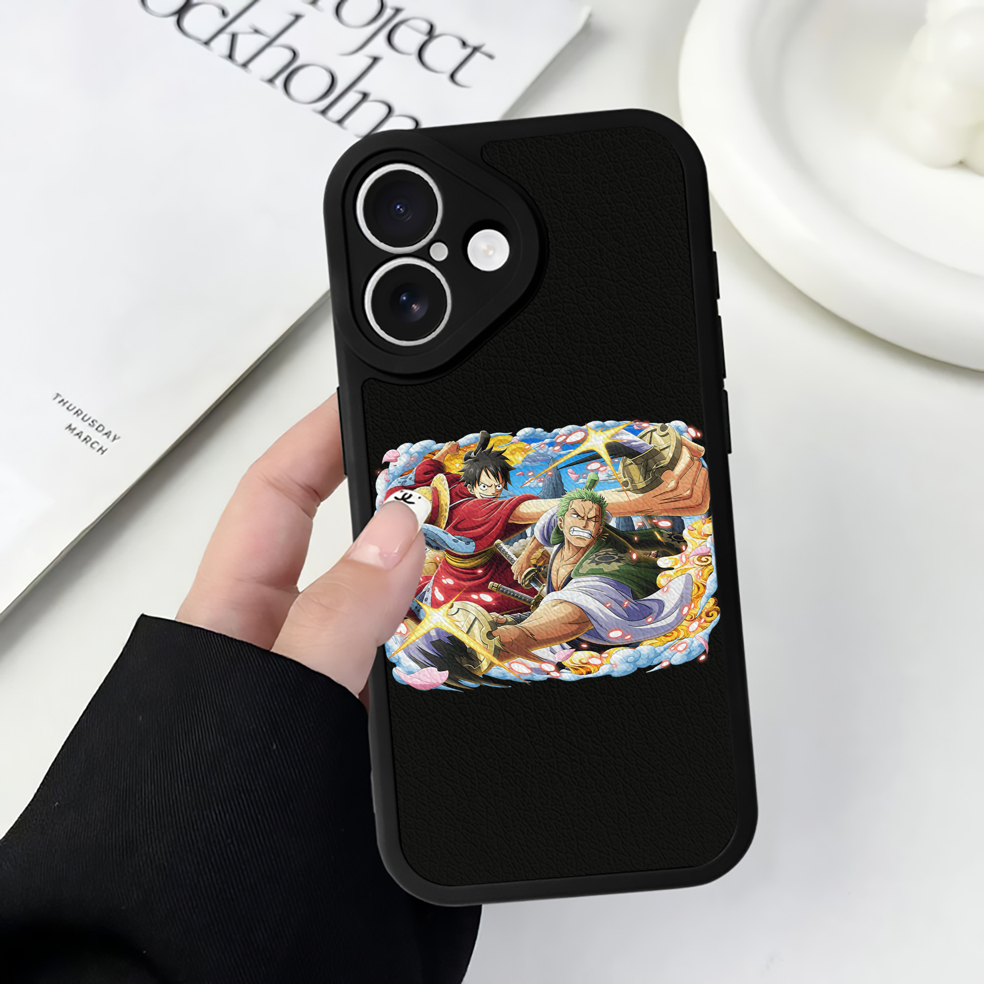 （画像用） ワンピース モンキー・D・ルフィ ONE PIECE Monkey D. Luffy 【iPhone 16シリーズ対応】シリコンスマホケース（レザー調） 材質：シリコン